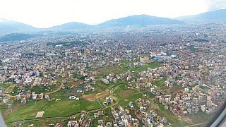 2015 - Landeanflug auf Kathmandu in Nepal - Kathmandu-Tal: Sehensw&uuml;rdigkeiten