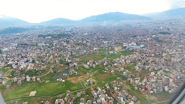 2015 - Landeanflug auf Kathmandu in Nepal - Kathmandu-Tal: Sehensw&uuml;rdigkeiten