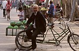 1998 - Melonen-H&auml;ndler auf dem Sonntagsmarkt - China: Land und Leute