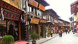 Gesch&auml;fts im Altstadtviertel Dukezong in Shangri-La - S&uuml;d-Ost-Tibet: Sehensw&uuml;rdigkeiten