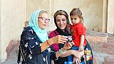 Erika mit Iranerin - Nord-Iran: Land und Leute