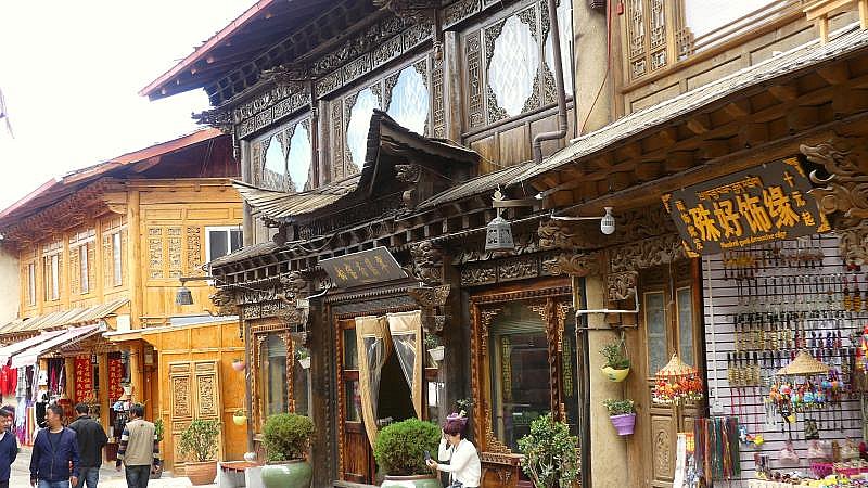 H&auml;user im tibetischen Stil in Dukezong in Shangri-La - S&uuml;d-Ost-Tibet: Sehensw&uuml;rdigkeiten