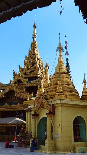 Tempelbezirk der Sule Pagode in Yangon - Zentral-Myanmar: Sehensw&uuml;rdigkeiten