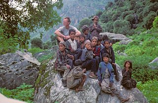 1998 - neugierige Kinder - West-Nepal: Land und Leute
