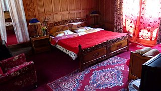Doppelzimmer auf dem Hausboot - Jammu & Kashmir: Essen & Schlafen