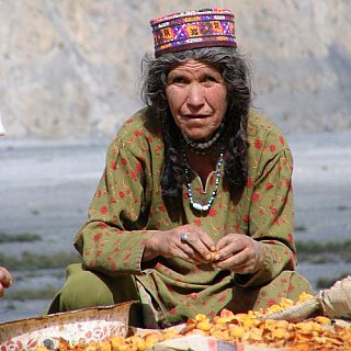 1998 - Hunza-Frau - Nord-Pakistan: Land und Leute