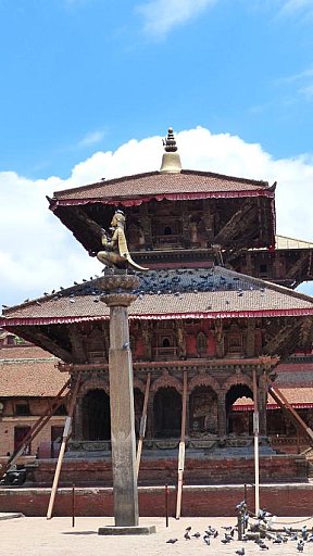2015 - besch&auml;digter Tempel in Pathan, Nepal - NEP-Erdbeben