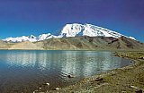 1998 - Mustagh-Ata-Spiegelung im Karakol See - West-China: Landschaft