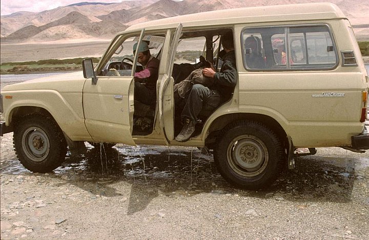 1998 - Jeep nach Flussdurchfahrt - Tibet Blog