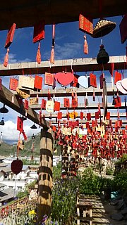 Gebets-, Wunsch- und Liebesk&auml;rtchen im Wind - S&uuml;d-Ost-Tibet: Sehensw&uuml;rdigkeiten