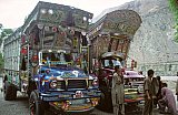1998 - zwei kunstvoll verzierte LKW's, Pakistan - Nord-Pakistan: Land und Leute