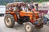 1998 - kunstvoll verzierter Traktor in Pakistan - Nord-Pakistan: Land und Leute