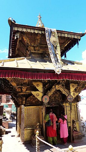 2015 - Tempel auf dem Swayambunath-Gel&auml;nde - Kathmandu-Tal: Sehensw&uuml;rdigkeiten