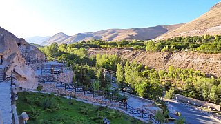 Blick &uuml;ber die Fluss-Oase von Kandovan - Nord-Iran: Landschaft