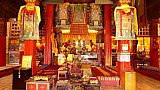 Versammlungshalle im Haupttempel des Ganden Sumtseling Klosters - S&uuml;d-Ost-Tibet: Sehensw&uuml;rdigkeiten