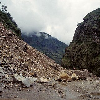 1992 - Erdrutsch zwischen Kodari und Dhulikhel - Helambu-Langtang: Landschaft