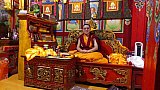 Rinpoche des Ganden Sumtseling Klosters - S&uuml;d-Ost-Tibet: Land und Leute
