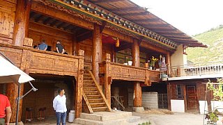 Tibetisches Haus in der N&auml;he des Bita See bei Shangri-La - S&uuml;d-Ost-Tibet: Land und Leute