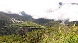 Dorf in den Bergen bei Shangri-La - S&uuml;d-Ost-Tibet: Landschaft