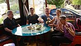 Fr&uuml;hliche Runde am Mittagstisch - Tibet Blog