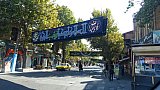 Mit Trauerfahnen geschm&uuml;ckte Stra&szlig;en in Marageh - Nord-Iran: Land und Leute