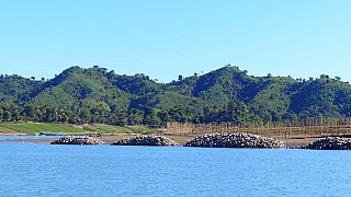 Flusssteine aus dem Lay Myo Fluss zum Verkauf - West-Myanmar: Land und Leute