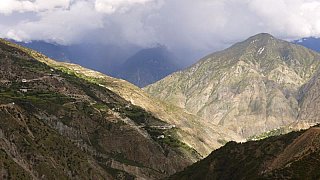 Wolken &uuml;ber dem Mekong-Tal bei Benzilan - S&uuml;d-Ost-Tibet: Landschaft
