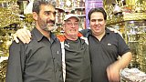 Walter mit zwei Ladenbesitzern im Bazar von Marageh - Nord-Iran: Land und Leute