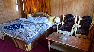 Zimmer im G&auml;stehaus in Sonamarg - Jammu & Kashmir: Essen & Schlafen
