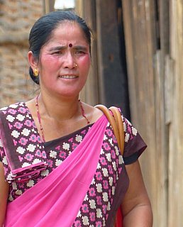 2015 - Nepalesische Frau in Maina Pokhari - Ost-Nepal: Land und Leute