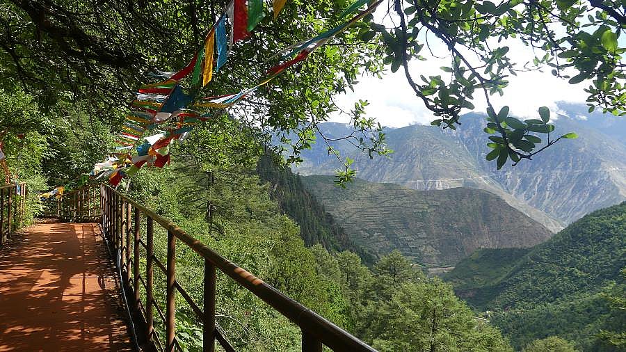 Treppe und Stege zum Mingyong Gletscher - S&uuml;d-Ost-Tibet: Landschaft