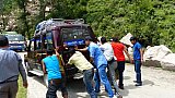 2015 - Jeep anschrieben in Westnepal - NEP-Erdbeben