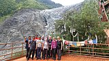 Gruppenfoto vor dem Mingyong Gletscher - Tibet Blog