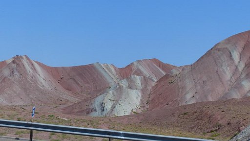 Farbenpr&auml;chtige H&uuml;gelkette im Nordiran - Nord-Iran: Landschaft