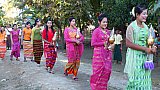Prozession im Shin Ohh Gyi Village - West-Myanmar: Land und Leute