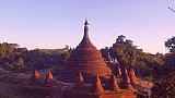 Tempel in der tief stehenden Abendsonne - West-Myanmar: Landschaft