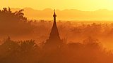 Sonnuntergang &uuml;ber den Tempeln von Mrauk U - West-Myanmar: Landschaft