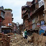 2015 - Tr&uuml;mmerbeseitigung in Bhaktapur - NEP-Erdbeben