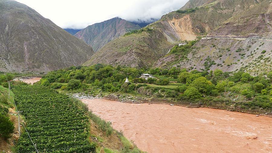 Fahrt auf H&ouml;he des Mekong - S&uuml;d-Ost-Tibet: Landschaft