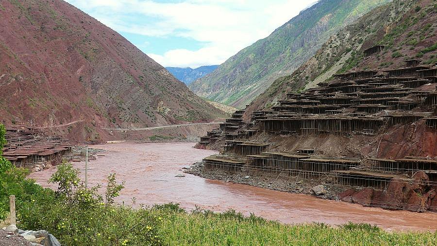 Salzproduktion entlang des Mekong - S&uuml;d-Ost-Tibet: Landschaft
