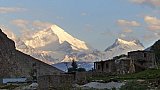 Panikhar vor der Bergkulisse von Nun und Kun - Zanskar: Landschaft