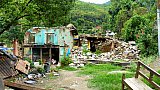2015 - vom Erdbeben zerst&ouml;rtes Haus in Nepal - NEP-Erdbeben