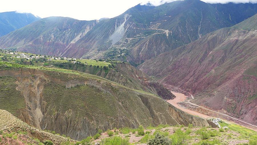 Blick von Upper Yanjing auf den Mekong - S&uuml;d-Ost-Tibet: Landschaft