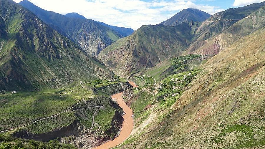 Blick auf den Mekong in Richtung Norden - S&uuml;d-Ost-Tibet: Landschaft