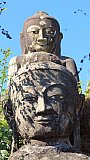 Die beiden Buddha-Statuen der Pizi Pagode - West-Myanmar: Sehensw&uuml;rdigkeiten