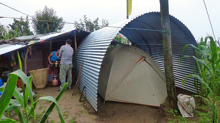 2015 - Schlafstatt im Trekkingzelt - NEP-Erdbeben