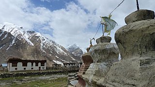 Chorten im Dorf Rangdum - Zanskar: Landschaft