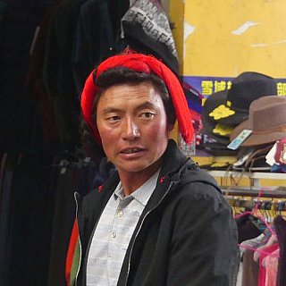 Kampa Tibeter auf dem Markt in Markham - S&uuml;d-Ost-Tibet: Land und Leute