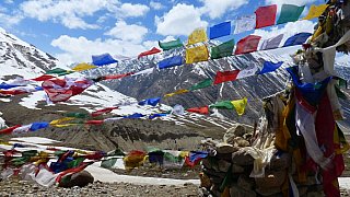 Gebetsfahnen auf dem Pensi La Pass - Zanskar: Landschaft