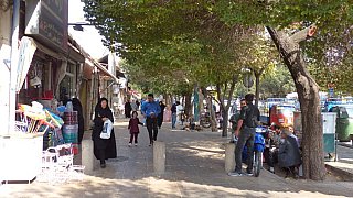 Unerwegs vom Mausoleum zur Freitagsmoschee in Qazvin - Nord-Iran: Land und Leute